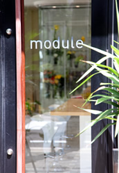 module渡辺通り店入り口